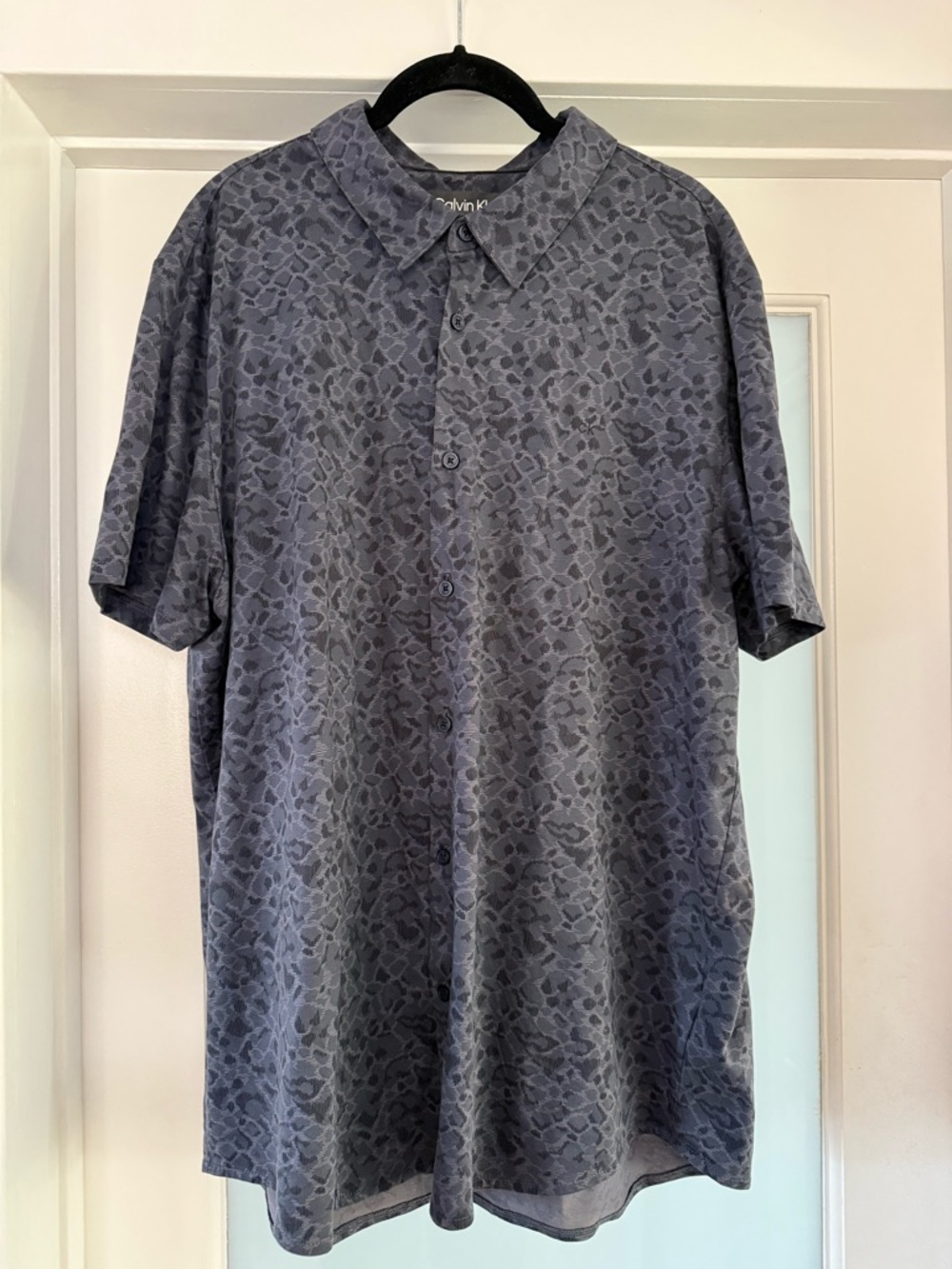 Calvin Klein Men's Short Sleeve Button-Up Shirt - Charcoal Gray Pattern